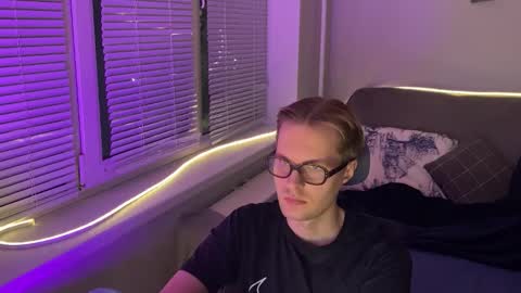 Snapshot of leonnextdoor chatting on January 8, 2026, 11:45 am Leon online show from January 8, 2026, 11:45 am