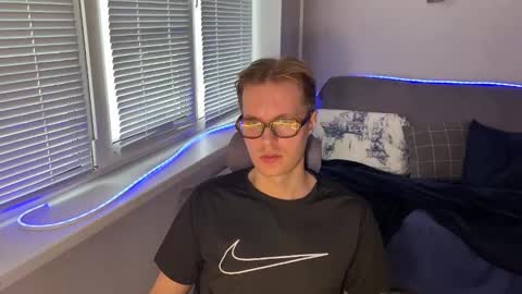 Snapshot of leonnextdoor chatting on January 9, 2026, 9:12 am Leon online show from January 9, 2026, 9:12 am