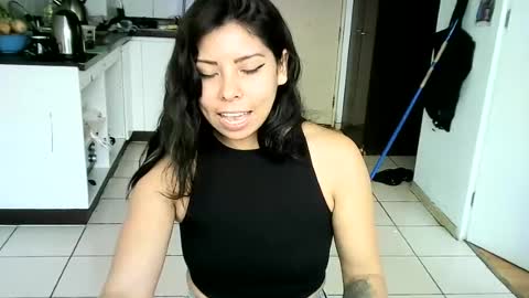 Snapshot of leonorfox chatting on July 18, 2026, 4:33 pm leonorfox online show from July 18, 2026, 4:33 pm