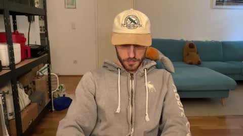 Leon online show from March 10, 2026, 3:06 pm