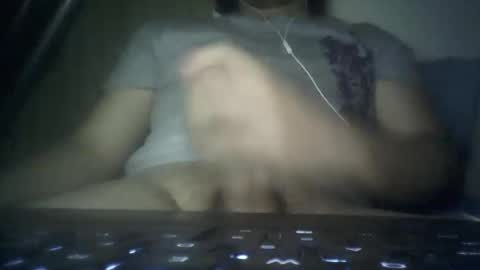 leoonel_95 online show from April 3, 2026, 3:48 am