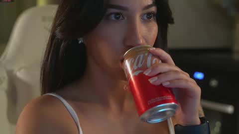 Leora online show from September 26, 2025, 5:17 pm