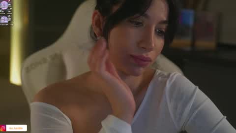 Leora online show from October 17, 2025, 5:15 pm