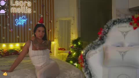 Leora online show from December 22, 2025, 5:21 pm