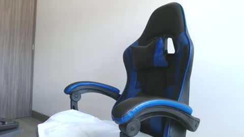 leostorm25 online show from September 21, 2025, 7:48 pm