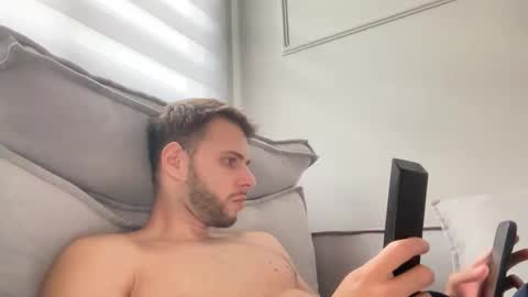 leozinhohd online show from December 14, 2025, 7:07 pm