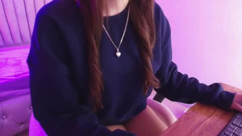 Snapshot of leri_rose_ chatting on May 7, 2026, 12:10 pm online show from May 7, 2026, 12:10 pm