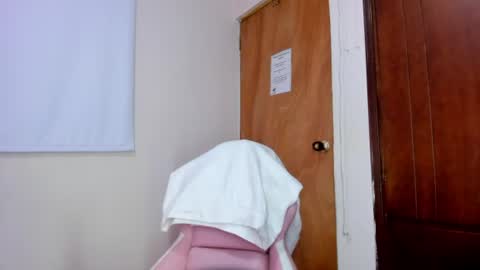 Snapshot of leri_rose_ chatting on August 1, 2026, 12:48 pm online show from August 1, 2026, 12:48 pm