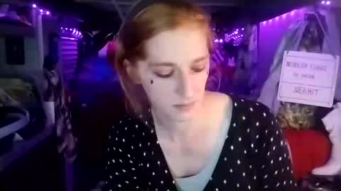 LesleyGumGrass- The Boring Trans girl online show from February 18, 2025, 1:21 am