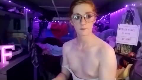 LesleyGumGrass- The Boring Trans girl online show from February 24, 2025, 11:41 pm