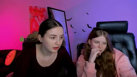 leslie_bird online show from November 5, 2025, 12:27 pm