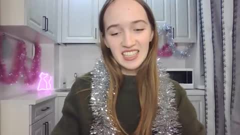 Snapshot of leslie_my_lovee chatting on December 16, 2024, 8:05 pm LESLIE online show from December 16, 2024, 8:05 pm