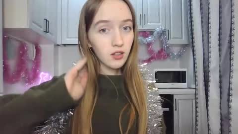 Snapshot of leslie_my_lovee chatting on December 22, 2024, 7:52 pm LESLIE online show from December 22, 2024, 7:52 pm