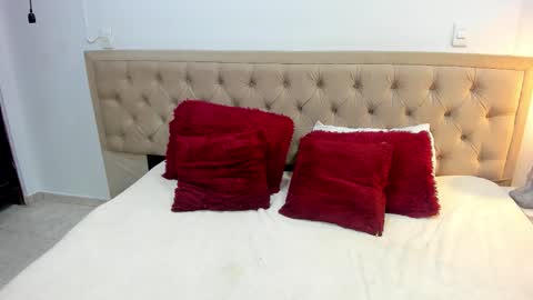 L E S L E Y  AND  D R A K O online show from January 5, 2026, 11:41 pm