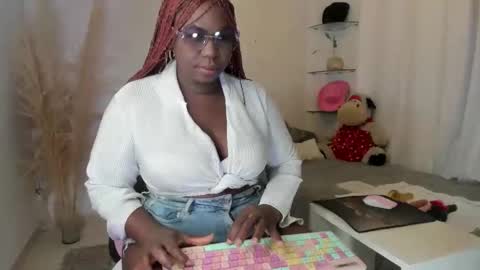 Snapshot of lesliee_brownn chatting on June 4, 2026, 9:04 am lesliee_brownn online show from June 4, 2026, 9:04 am