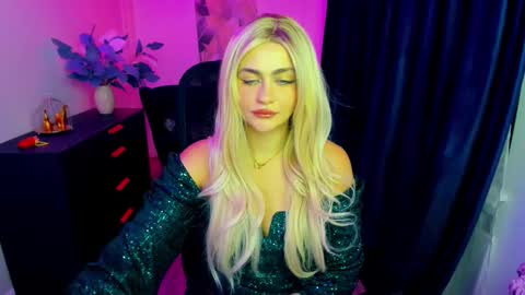 lesliemineg online show from September 18, 2025, 7:49 pm