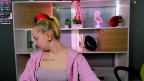 lesly_chilli online show from February 22, 2026, 1:20 pm