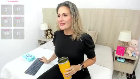 Lesly Santodomingo online show from January 7, 2026, 11:01 am