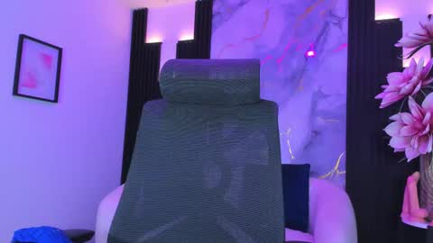 Lesly  online show from September 30, 2025, 3:44 am