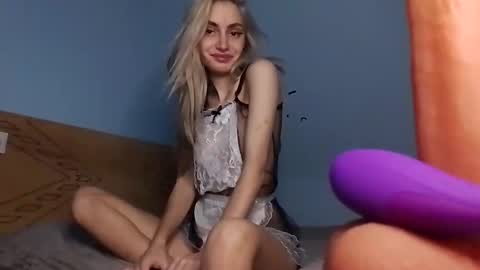 lesyawhite online show from October 30, 2025, 6:08 pm