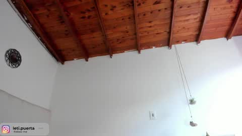 Leticia online show from February 2, 2025, 9:45 pm