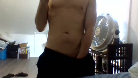 letmehitthat1986 online show from November 12, 2025, 6:52 pm