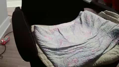 letmesoloher1st online show from April 1, 2026, 4:24 am