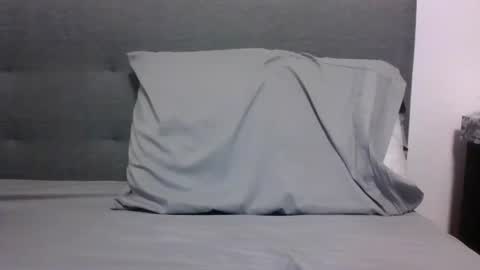 lets_play143 online show from October 27, 2025, 12:26 am