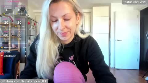 Snapshot of leusee chatting on October 24, 2025, 10:44 am LeaVixx online show from October 24, 2025, 10:44 am