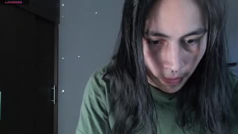 Snapshot of levi_shine_ chatting on December 15, 2024, 4:59 pm levi online show from December 15, 2024, 4:59 pm