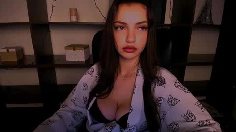 Alexia online show from December 6, 2024, 5:33 pm