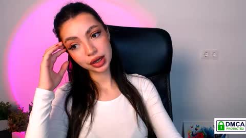 Alexia online show from November 12, 2025, 3:01 pm