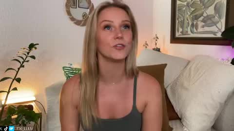 Lexi online show from April 17, 2026, 11:52 pm