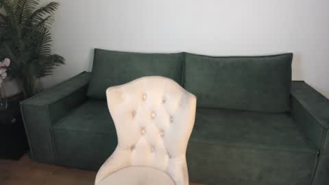 Vicki online show from December 7, 2024, 1:40 pm