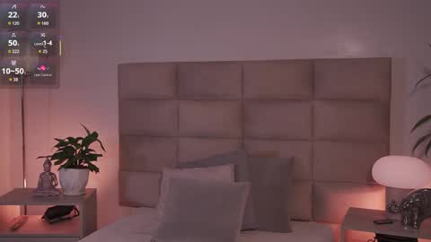 Lexie  online show from April 1, 2026, 11:55 am