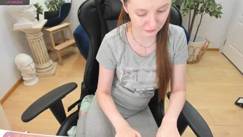 Lexi online show from December 10, 2024, 1:11 pm