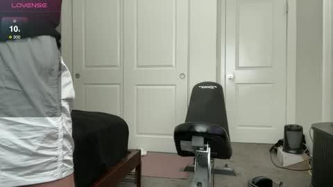 Snapshot of lexxxcazzo chatting on October 4, 2025, 10:41 pm Dromaeosaurex online show from October 4, 2025, 10:41 pm