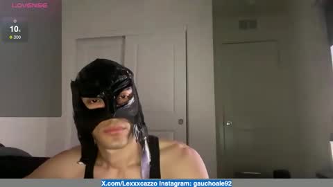 Snapshot of lexxxcazzo chatting on October 22, 2025, 9:09 am Dromaeosaurex online show from October 22, 2025, 9:09 am