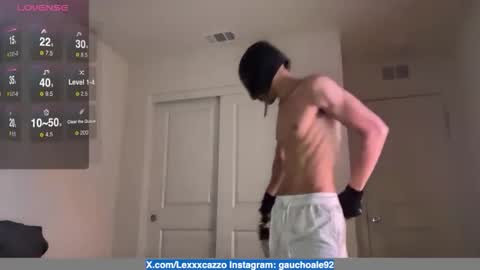 Snapshot of lexxxcazzo chatting on October 24, 2025, 6:32 am Dromaeosaurex online show from October 24, 2025, 6:32 am