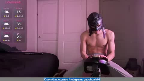 Snapshot of lexxxcazzo chatting on October 31, 2025, 8:04 am Dromaeosaurex online show from October 31, 2025, 8:04 am