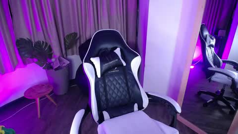 lexy_storm_18 online show from April 14, 2026, 8:04 pm