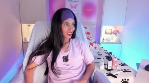 L I A  online show from February 3, 2026, 4:10 am