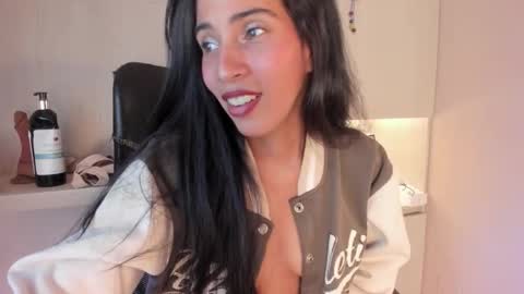 L I A  online show from February 20, 2026, 6:26 am