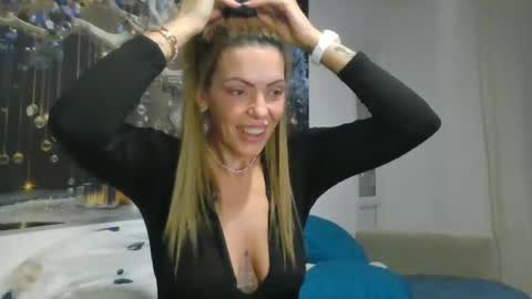 Snapshot of leyafoster chatting on January 22, 2025, 9:43 pm Leya online show from January 22, 2025, 9:43 pm