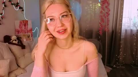 Lily online show from June 23, 2026, 4:32 am