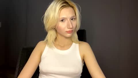 Leya online show from November 30, 2025, 6:01 pm