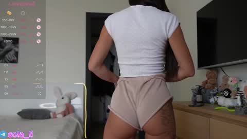 Snapshot of leyla_ly chatting on October 16, 2025, 4:02 am Leyla ly Ill be here Tuesday Thursday Friday Saturday Sunday online show from October 16, 2025, 4:02 am