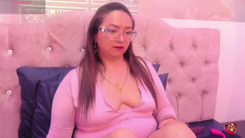 Leyla smithh online show from September 25, 2025, 12:31 pm