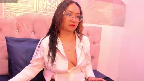 Leyla smithh online show from October 16, 2025, 12:28 pm