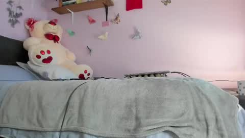 Snapshot of leynamadrigal chatting on October 27, 2025, 6:23 pm Leyna online show from October 27, 2025, 6:23 pm